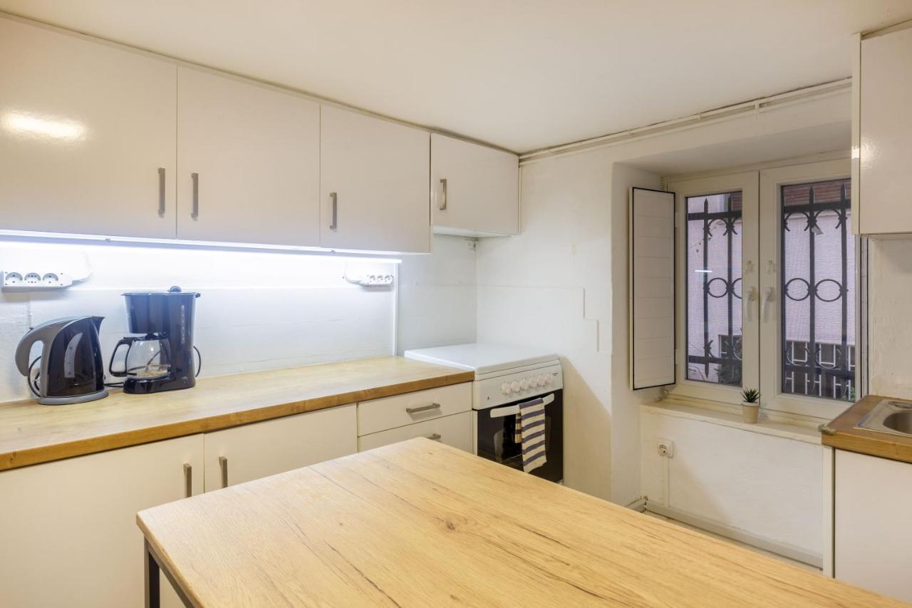 Charming Apartment In The Heart Of Plaka เอเธนส์ ภายนอก รูปภาพ