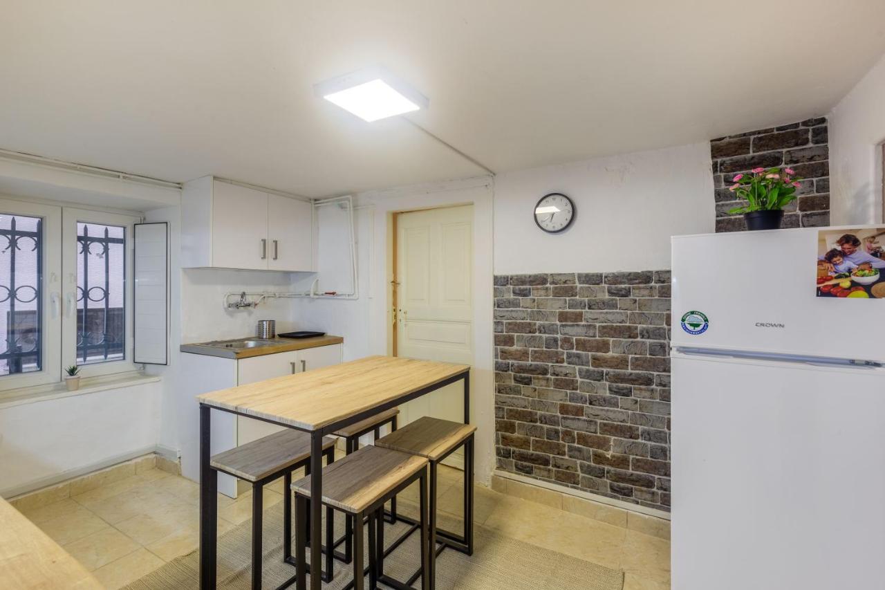 Charming Apartment In The Heart Of Plaka เอเธนส์ ภายนอก รูปภาพ